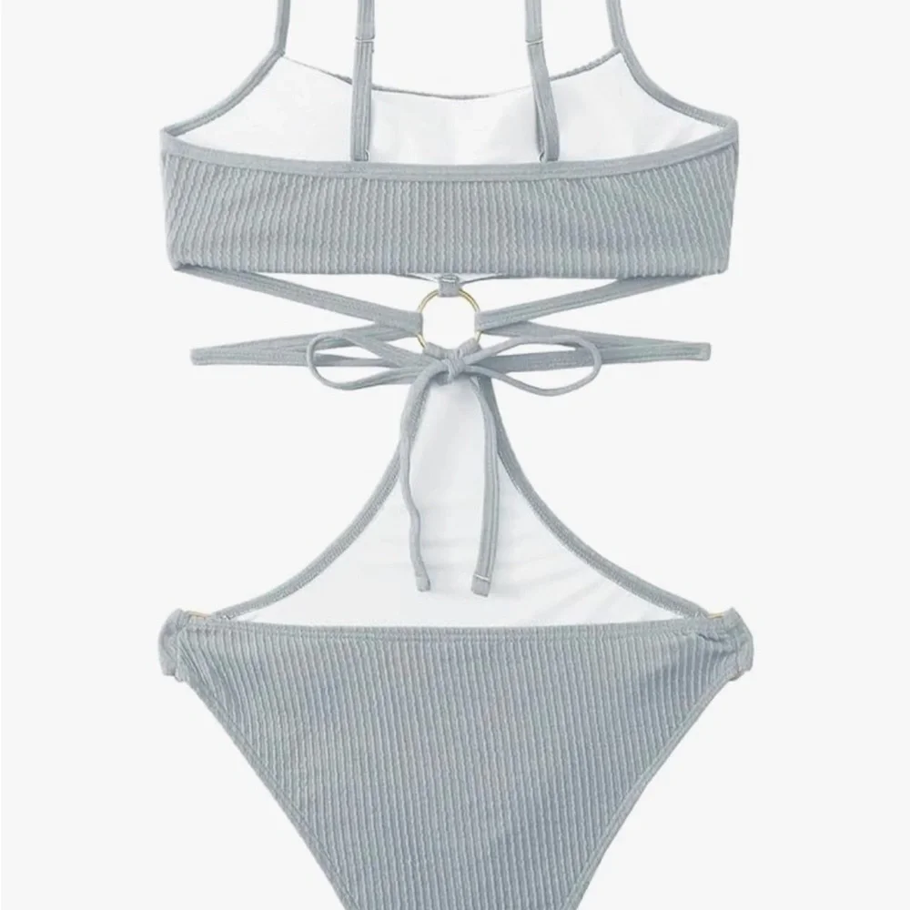 One-piece cutout swimsuit - Picture 2 of 5